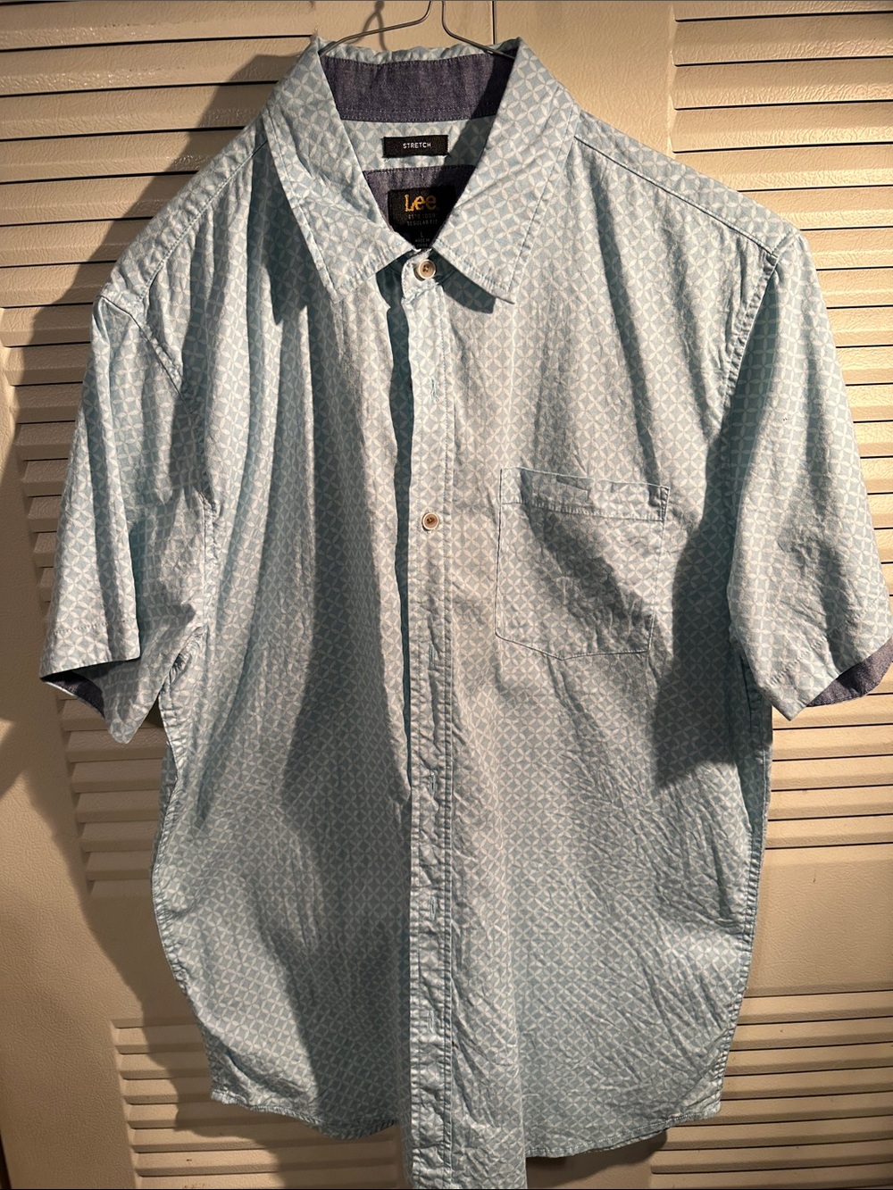 Lee Men’s Light Blue Geometric Short-Sleeve Button-Down Shirt